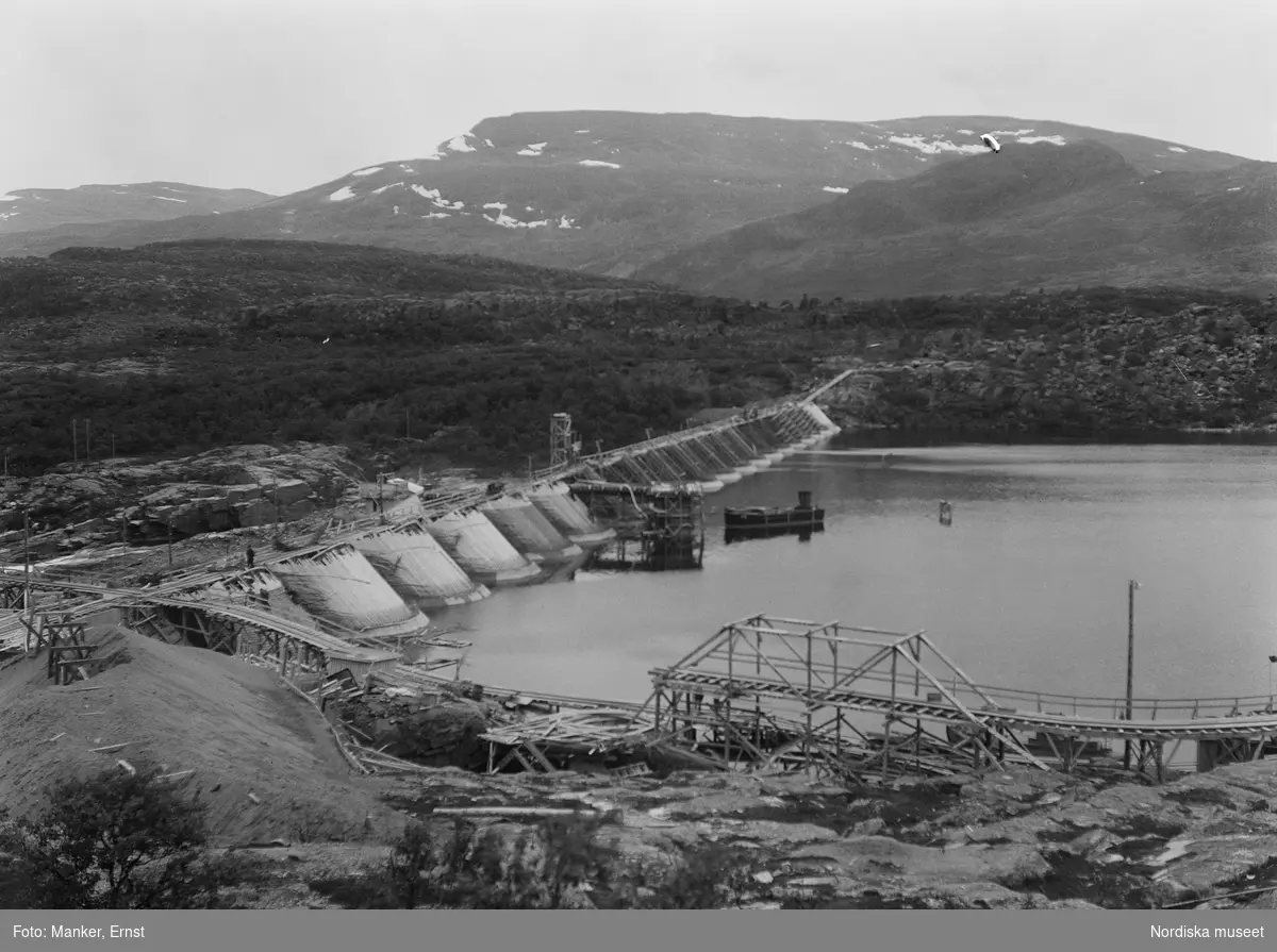 Dammbyggnaden vid Suorva. Suorva, Sörkaitums sameby, Gällivare socken i Norrbottens län.