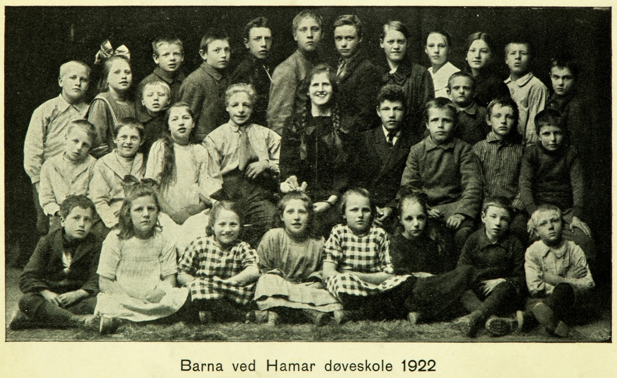 Postkort, Hamar, gruppe 31 skoleelever, skoleklasse, barn fra Hamar Døveskole 1922, 
