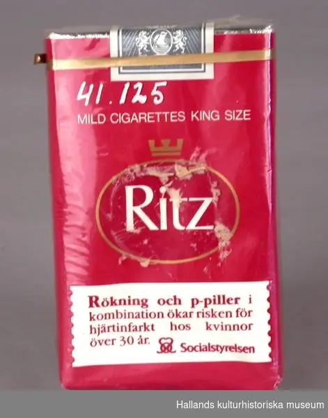 Cigarettpaket. Socialstyrelsen. Märke: "Ritz".