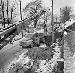 Enebakkveien utvides ved Vålerenga. Januar 1961