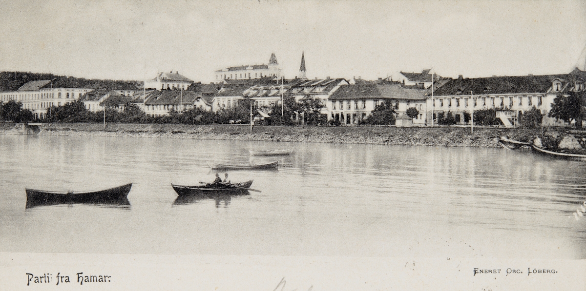 Postkort, Hamar, robåter i Hamarbukta, byen i bakgrunen,