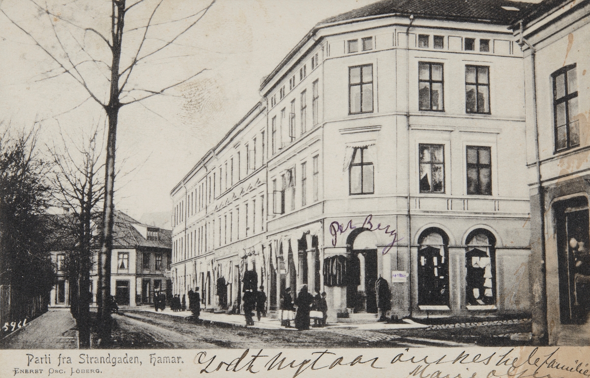 Postkort, Hamar, Strandgata 51-53-55, bygård, forretningsgård, Per Bergs forretning,