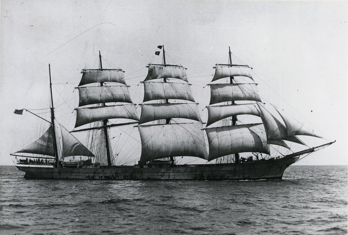 4-mast. barkskeppet SVITHIOD av Götebort i Melbourne 1921.
