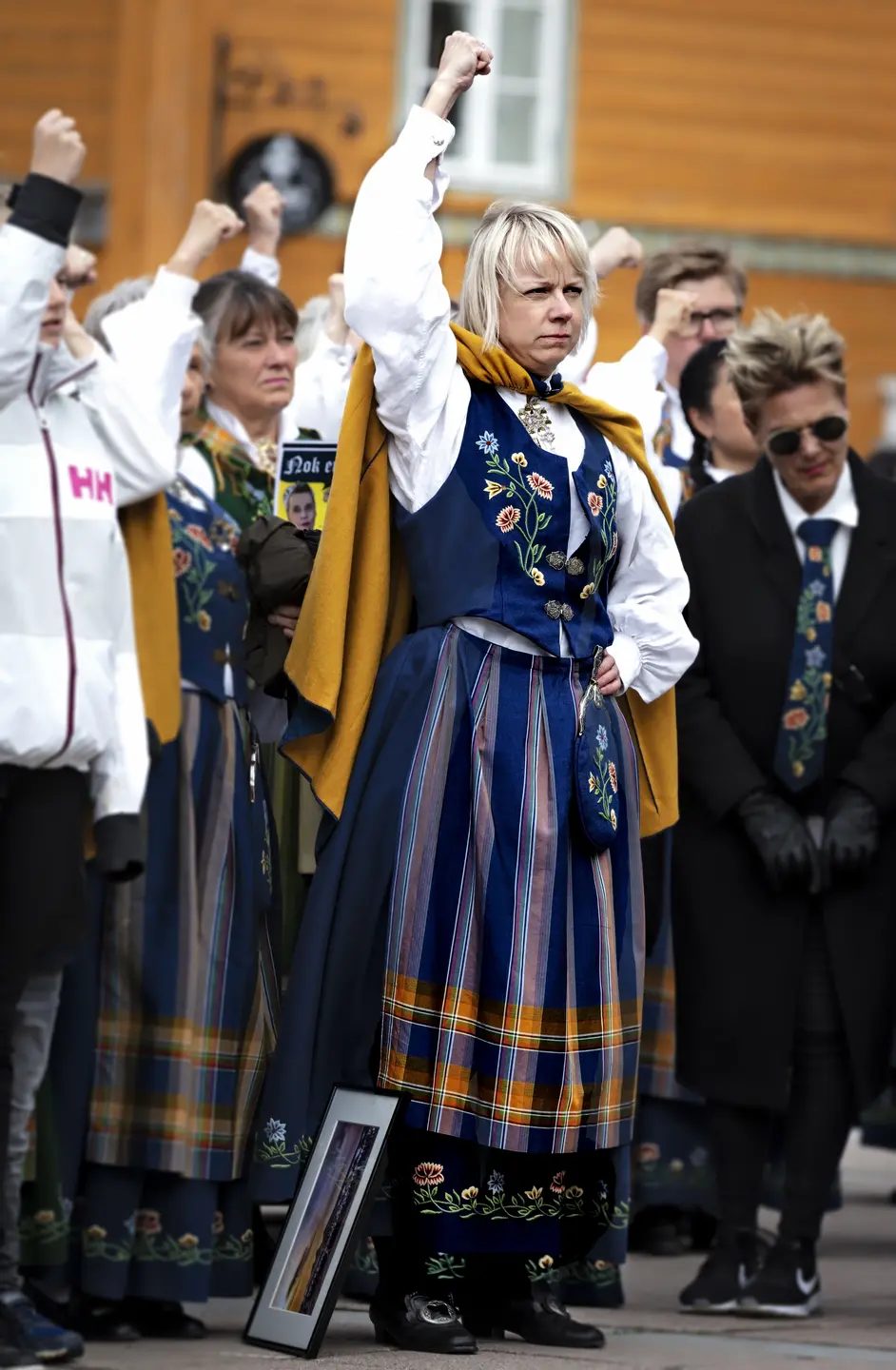 Line Rønning Føsker er leder og frontfigur for Bunadsgeriljaen Ytre Helgeland.