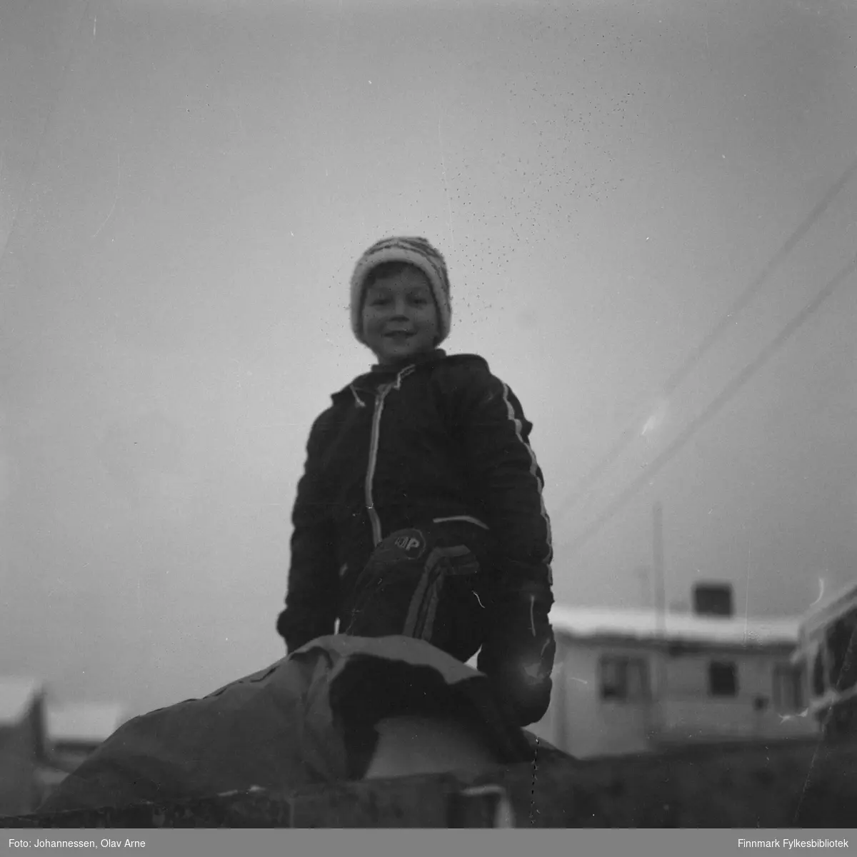 Ukjent barn fotografert på ukjent sted

Foto trolig tatt på tidlig 1970-tallet