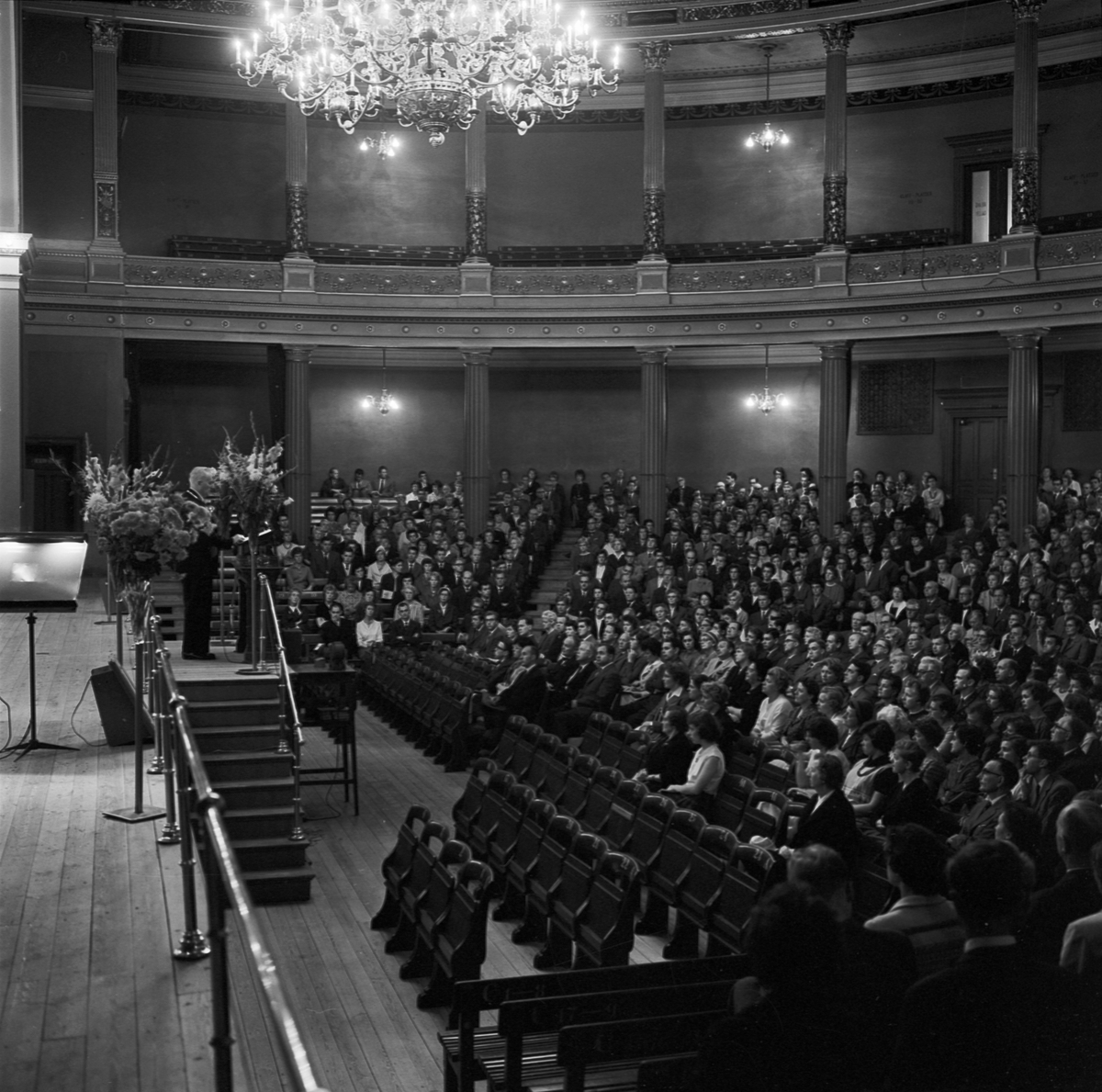 Universitetet, läroverksungdom hyllade FN-chef i aulan, Uppsala 1961