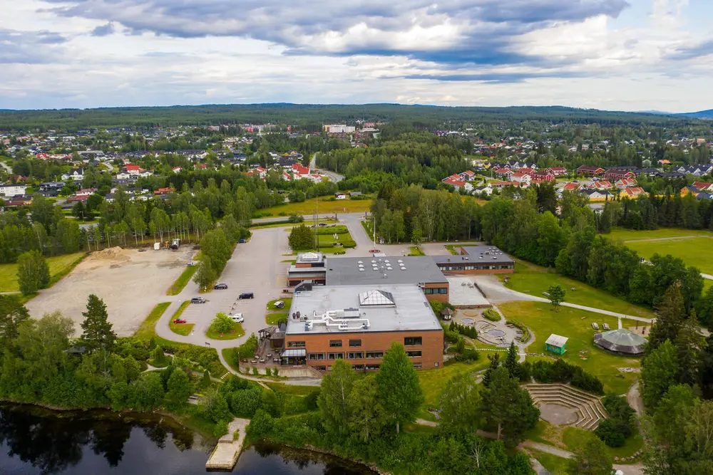 Birdview of the museum with the motorhome parking on the left.