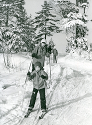 På skitur i Oslomarka. Foto Vidar Ruud. 4 januar 1983.