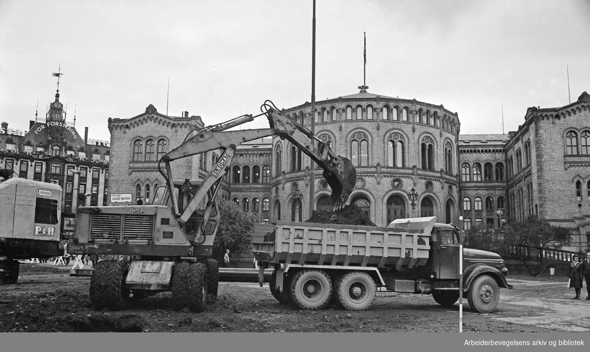 Anleggsarbeid utenfor Stortinget. Oktober 1970.