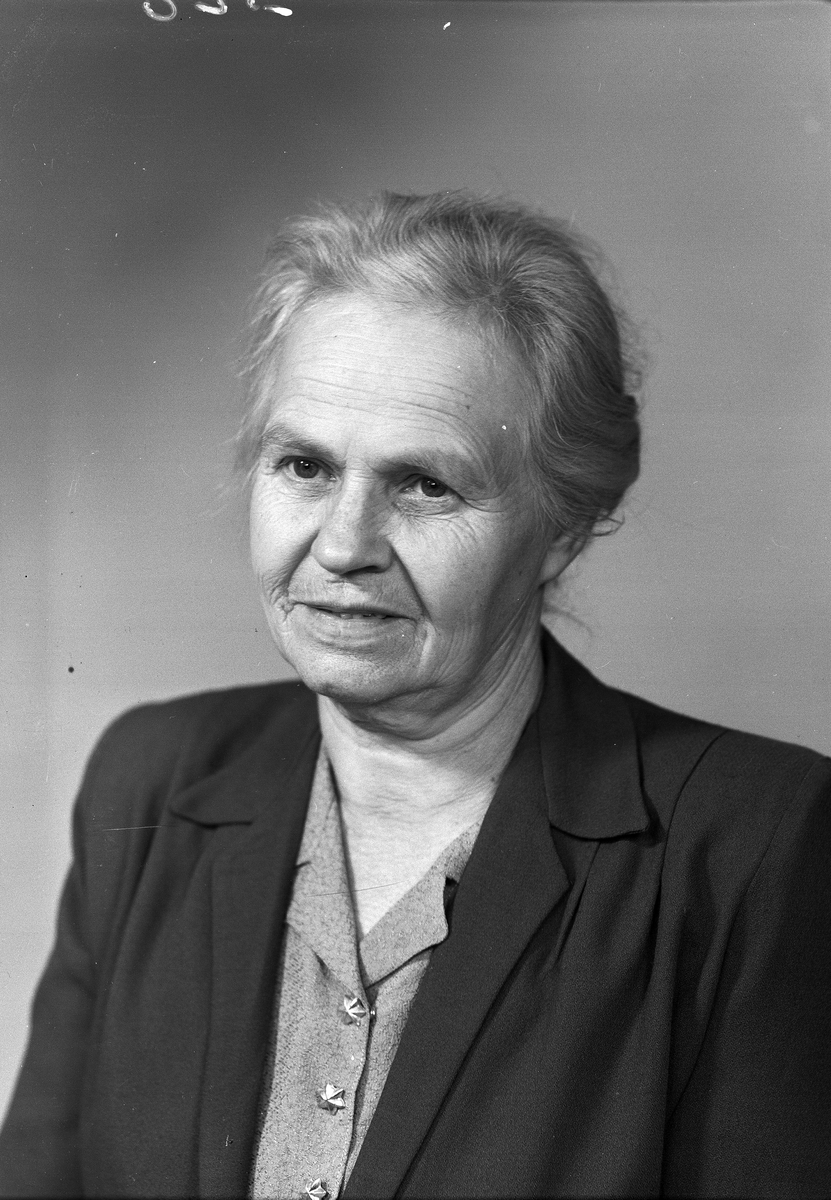 Ateljéporträtt - äldre kvinna, Uppsala 1949