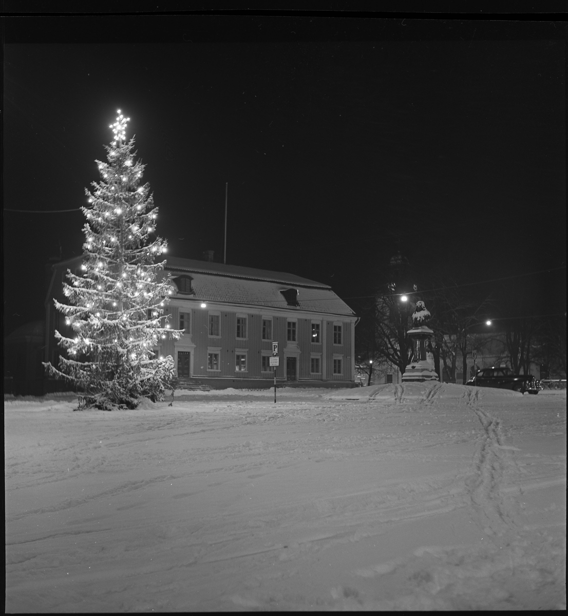 Julgran på Stora vid Rådhuset, 31 dec 1950 Alingsås museum