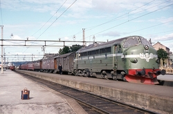 Diesellokomotiv Di 3 643 med dagtoget fra Oslo Ø til Trondhe