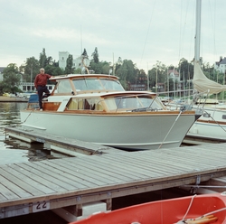 Motorbåten Vivo XII ved Dronningen.