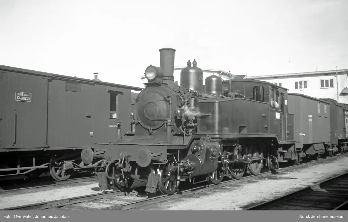 Damplokomotiv type 20b nr. 268 i skiftetjeneste på Kristiansand stasjon