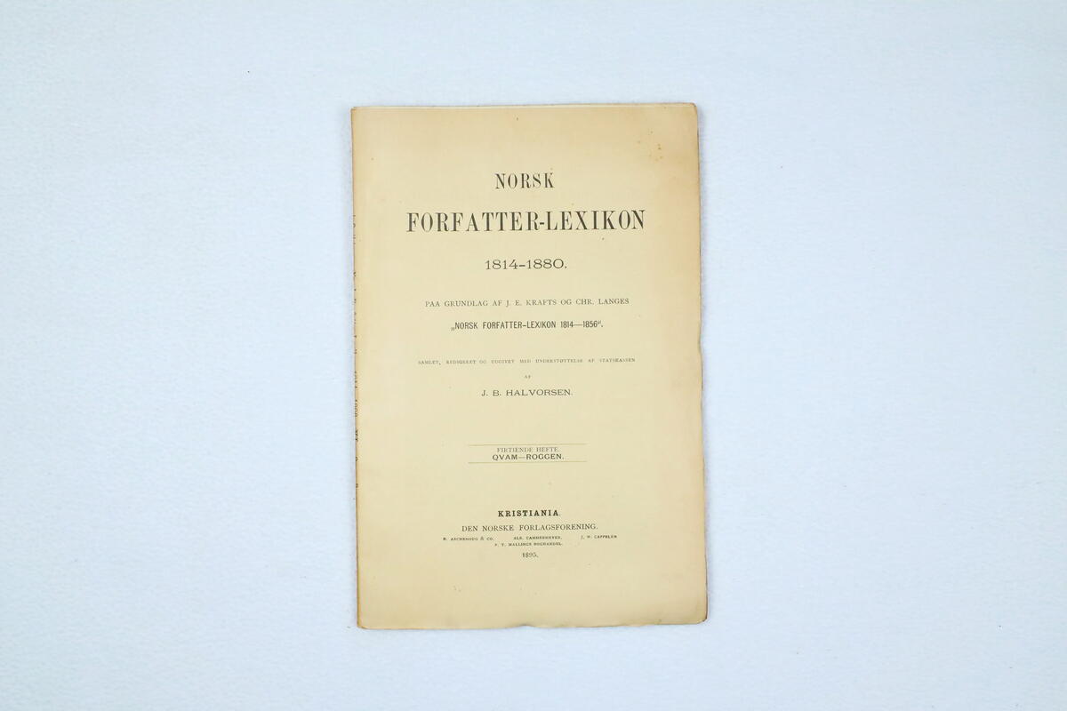 41 bind:
- Første hefte: Aabel-Angel (1881) s.1-64
- Andet hefte: Angell-Asperheim (1881) s. 65-128
- Tredje hefte: Astrup-Bekkevold (1881) s. 129-192
- Fjerde hefte: Bekkevold-Birch (1882) s. 193-256
- Femte hefte: Birch-Bjørnson (1882) s. 257-320
- Sjette hefte: Bjørnson-Boeck (1884) s. 321-384
- Syvende hefte: Boeck-Broch (1884) s. 385-448
- Ottende hefte: Broch-Bugge (1884) s. 449-512
- Niende hefte: Bugge-Bøyesen (1885) s. 513-569
- Tiende hefte: Cammermeyer-Conradi (1885) s. 1-64
- Ellevte hefte: Conradi-Danchertsen (1885) s. 65-128
- Tolvte hefte: Danchertsen-Dyring (1886) s. 129-192
- Trettende hefte: Dyring-Falsen (1886) s. 193-256
- Fjortende hefte: Falsen-Foslund (1886) s. 257-320
- Femtende hefte: Foss-Gjertsen (1886) s. 321-384
- Sextende hefte: Gjertsen-Guldberg (1887) s. 385-448
- Syttende hefte: Guldberg-H. C. Hansen (1887) s. 449-512
- Attende hefte: H. C. Hansen-Hauge (1887) s. 513-576
- Nittende hefte: Hauge-Hertzberg (1888) s. 577-640
- Tyvende hefte: Hertzberg-Holm (1888) s. 641-704
- Enogtyvende hefte: Holm-Høyer (1888) s. 705-797
- Toogtyvende og treogtyvende hefte: Henrik Ibsen (1889) s. 1-84
- Fireogtyvende hefte: Henrik Ibsen-Johansen (1889) s. 85-160
- Femogtyvende hefte: Johanssen-Keyser (1890) s. 161-224
- Sexogtyvende hefte: Kieler-Kleven (1890) s. 225-288
- Syvogtyvende hefte: Klingenberg-Kraft (1890) s. 289-352
- Ottetyvende hefte: Kraft-Lampe (1891) s. 353-416
- Niogtyvende hefte: Lampe-Leegard (1891) s. 417-480
- Tredivte hefte: Leegard-Lindeman (1891) s. 481-536
- Enogtredivte hefte: Lindeman-Løwold (1892) s. 537-604
- Toogtredivte hefte: Mack-Moe (1892) s. 1-64
- Treogtredivte hefte: Moe-Mourly (1892) s. 65-128
- Fireogtredivte hefte: Mourly-Munch (1893) s. 129-192
- Femogtredivte hefte: Munch-Nicolaysen (1893) s. 193-256
- Seksogtredivte hefte: Nicolaysen-Næsheim (1893) s. 257-320
- Syvogtredivte hefte: Næss-Ottesen (1894) s. 321-384
- Otteogtredivte hefte: Ottesen-Pettersen (1895) s. 385-448
- Niogtredivte hefte: Pettersen-Qvam (1895) s. 449-496
- Firtiende hefte: Qvam-Roggen (1895) s. 497-576
- Enogfirtiende hefte: Roggen-Røst (1896) s. 577-660
- Toogfirtiende hefte: Sagen-G. O. Sars (1896) s. 1-40