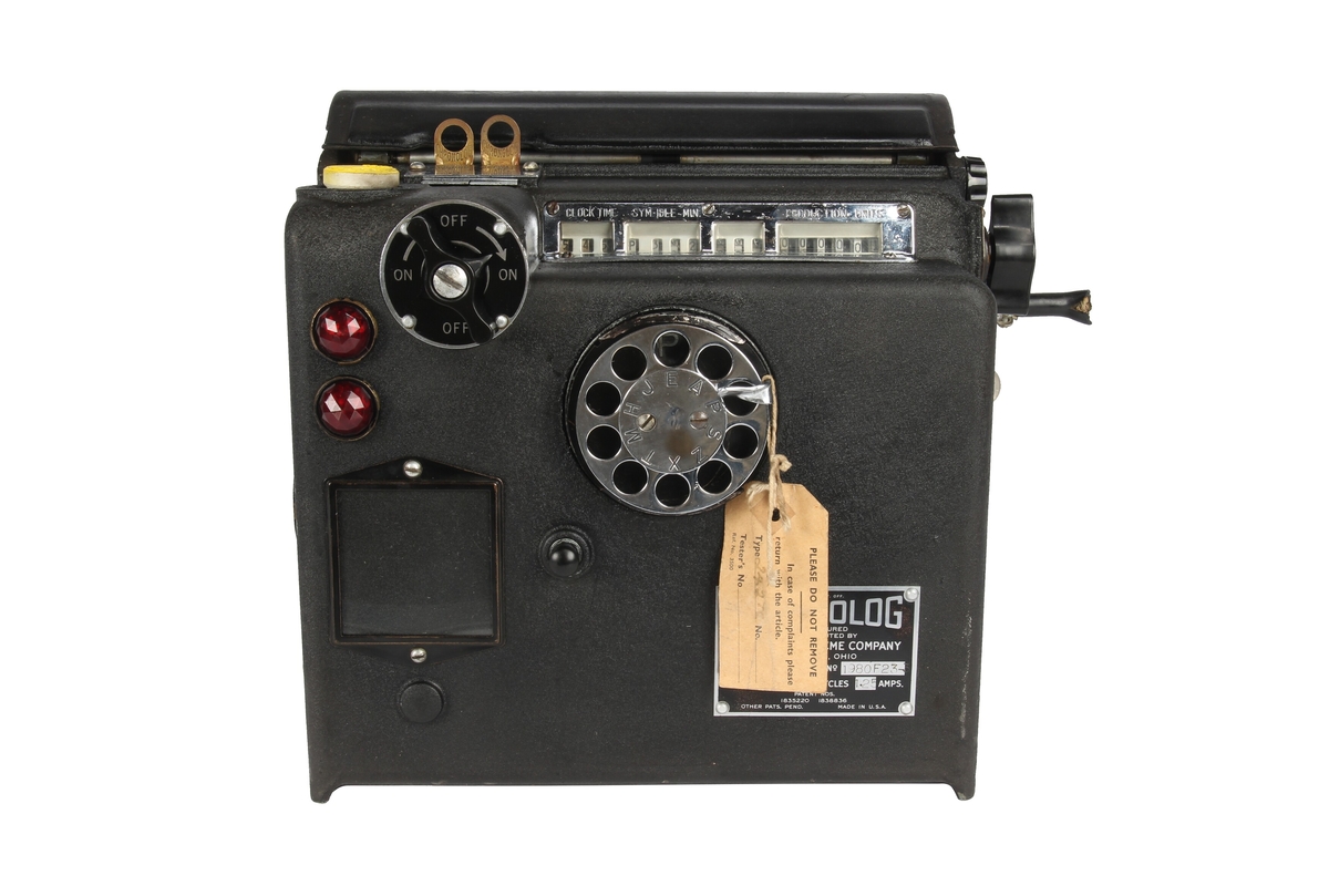 En Kronolog var et apparat som kunne kobles til maskiner i produksjonen. Til bruk for å registrere antall produksjonsenheter, oppdage avbrudd og årsaker til inaktiv tid. 

Produsert av «The national ACME company» Cleveland Ohio, USA.