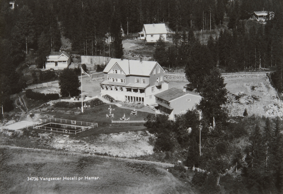 Postkort, Vang, flyfoto, Vangseter Hotell og Pensjonat, åpnet i 1929,