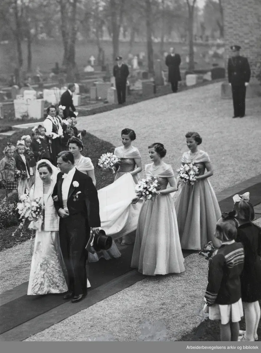 Prinsesse Ragnhild og Erling Lorentzens bryllup i Asker kirke. 15/5 1953.