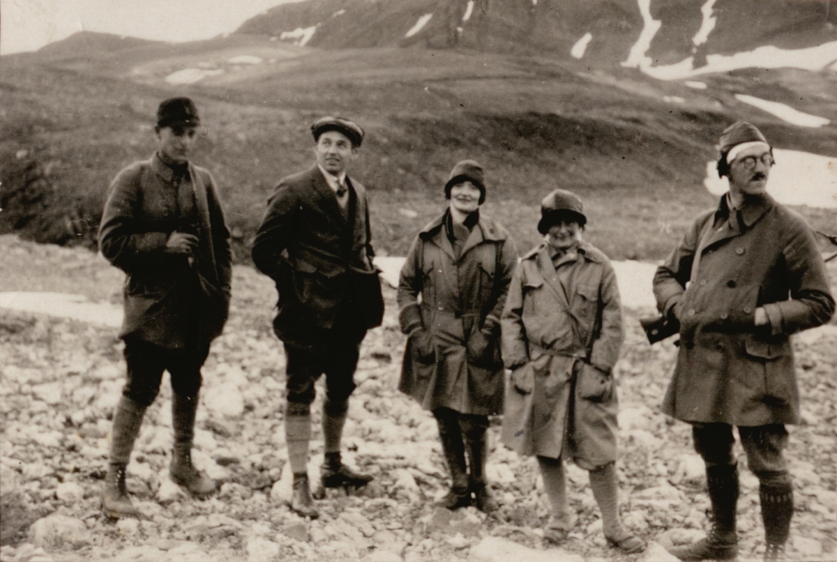 Ing. Alfred Bürkle (right) Bilder tatt av Walter Göpfer under opphold på og reise til Svalbard i perioden 1926-1933.Bildene er gitt til museet av barnebarnet Helmut Rasch.