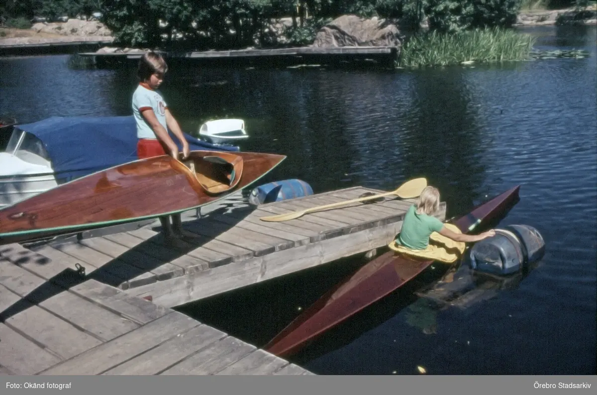 Kanot vid brygga vid slussen, 1970-tal - Örebro Stadsarkiv / DigitaltMuseum