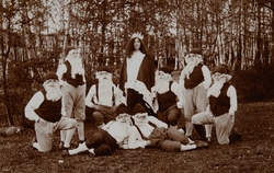 Postkort, Hamar lærerskole, gruppe elever i kostymer, spille