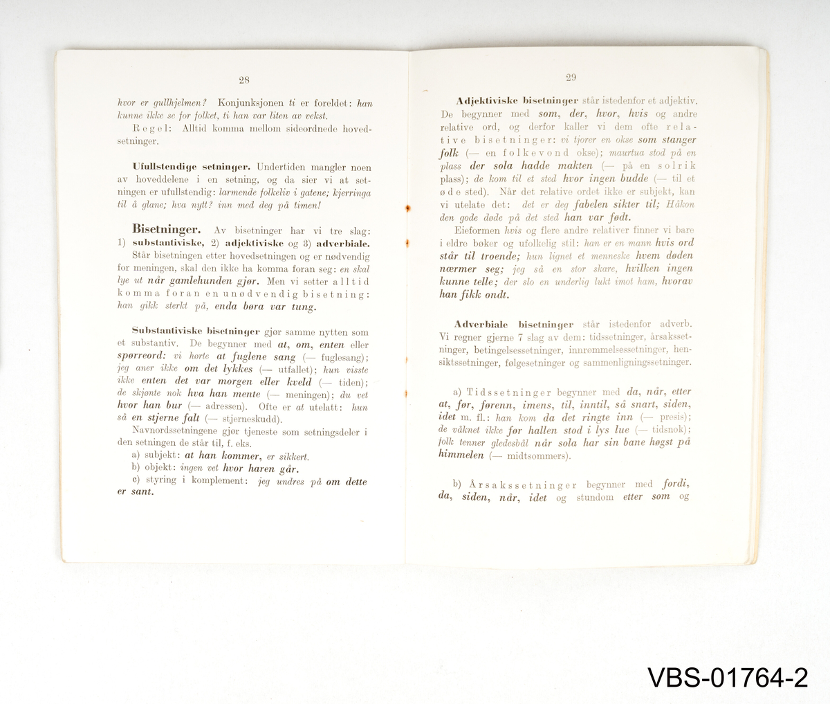 Norsk Grammatikk hefte. 
37 sider, utgitt og trykt i Oslo 1939