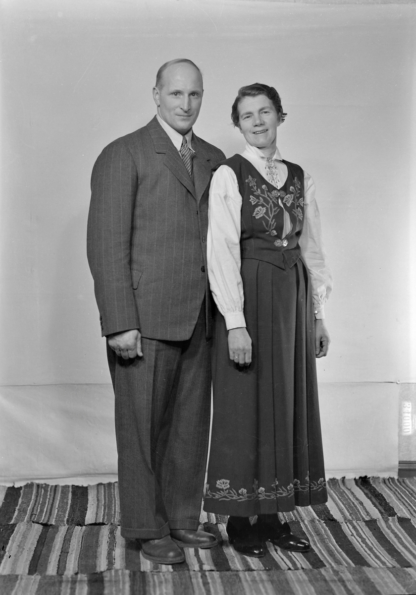 Ole Fjelldal med hustru og Åse Fjelldal med søsken