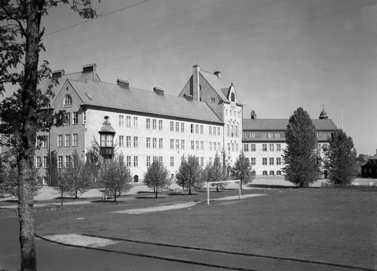 Bildsvit från Karlstads folkskollärarseminarium, invigt den 5 februari 1924. Numera används lokalerna av Arkivcentrum.
