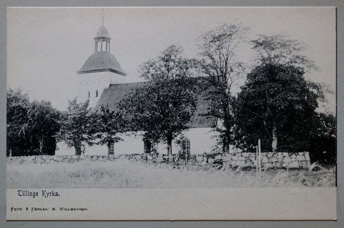 Tillinge kyrka, Enköpings kommun.

Vykortet är inklistrat i vykortsalbum nr. EM06774:f.