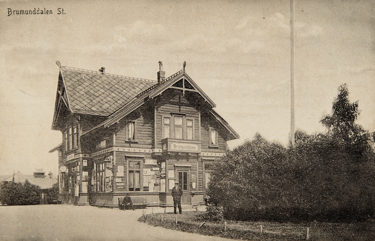 Postkort, Ringsaker, Brumunddal stasjon, perrong, jernbanespor,