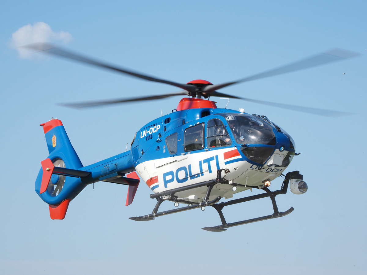 Norges første politihelikopter - et visuelt sett komplett helikopter lakkert i politiets farger, rett fra tjeneste til utstilling. Deler med gjenbruksverdi er tatt ut og erstattet med utrangerte deler.