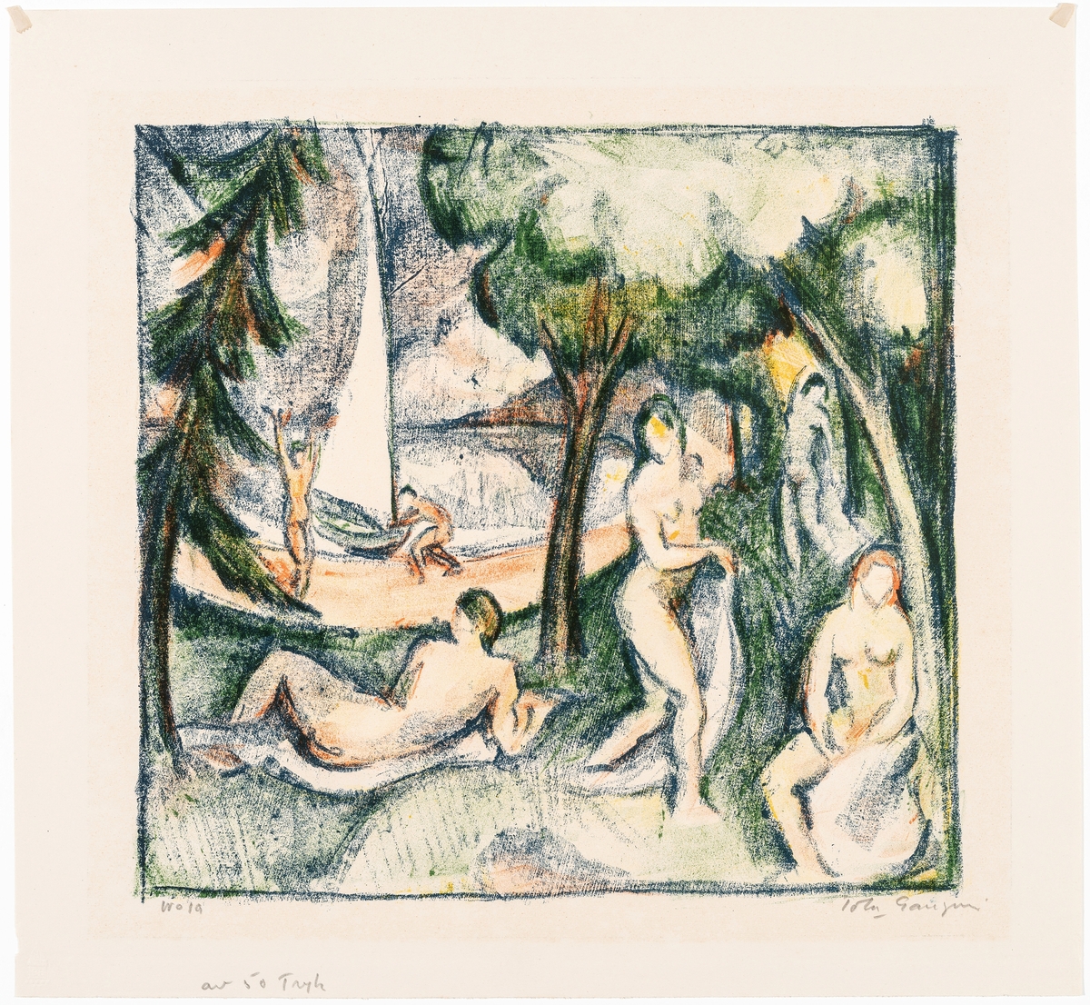 Fire nakne menneskefigurer i et skogholt ved stranden. I bakgrunnen står to andre figurer ved en seilbåt.