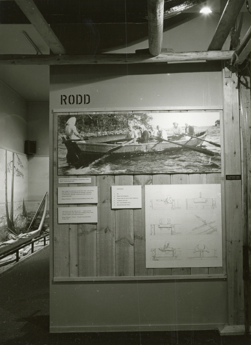 Den permanenta utställningen fotograferad 1987. Skärmvägg om rodd. Kvinnors rodd i Gryts skärgård.