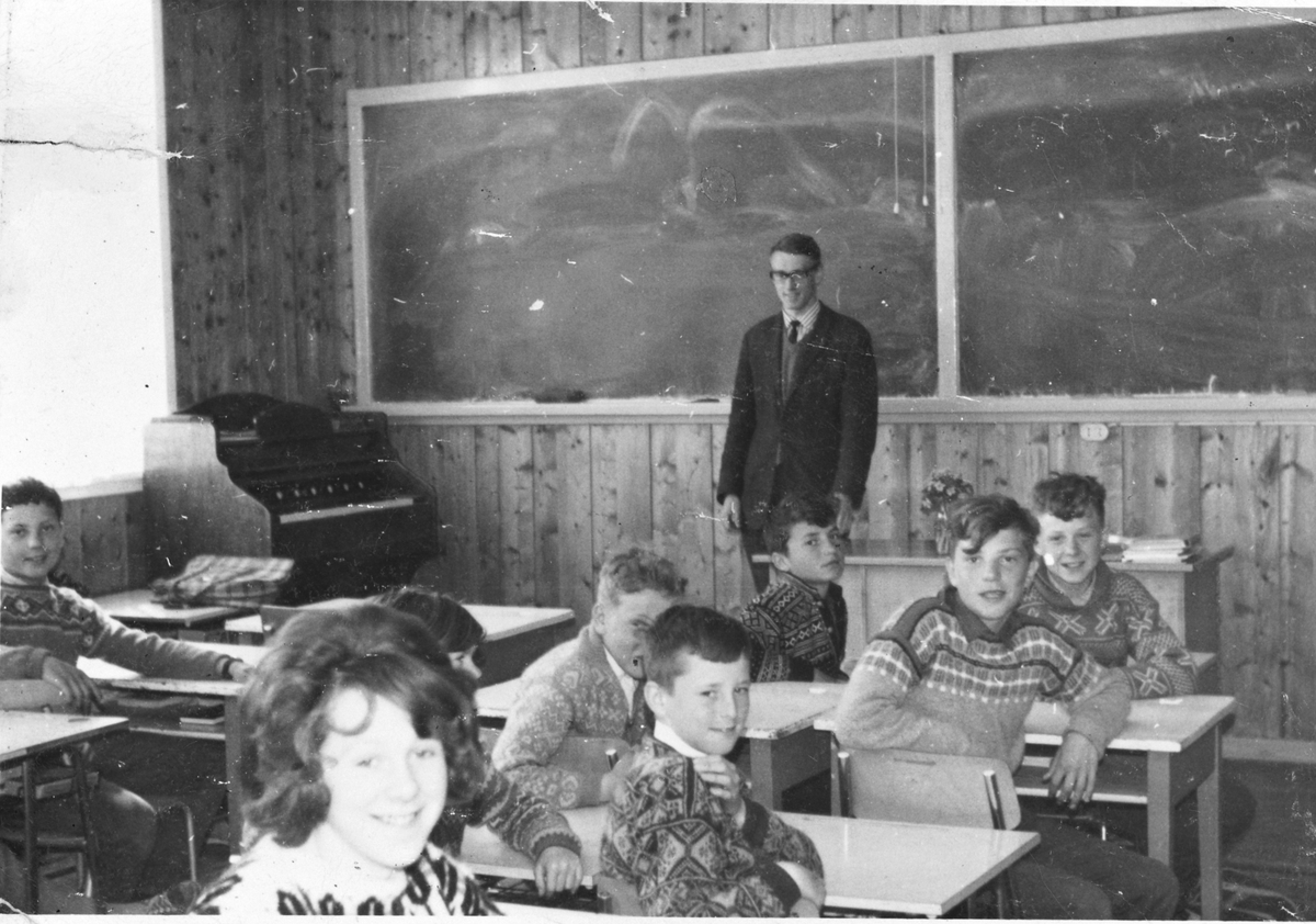 Klasserom med elever, Sula, Frøya