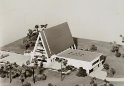 Postkort, Ringsaker, Brumunddal kirke, motiv med modell av d