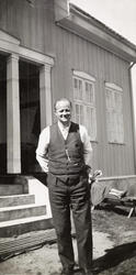 Alfred Madsen (1888-1962). Typograf, redaktør, stortingsrepr