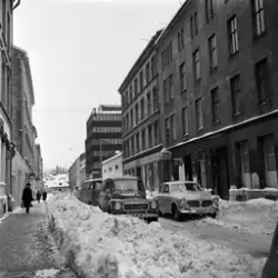 Mye snø i Oslo sentrums gater. Osterhaus gate. Desember 1967