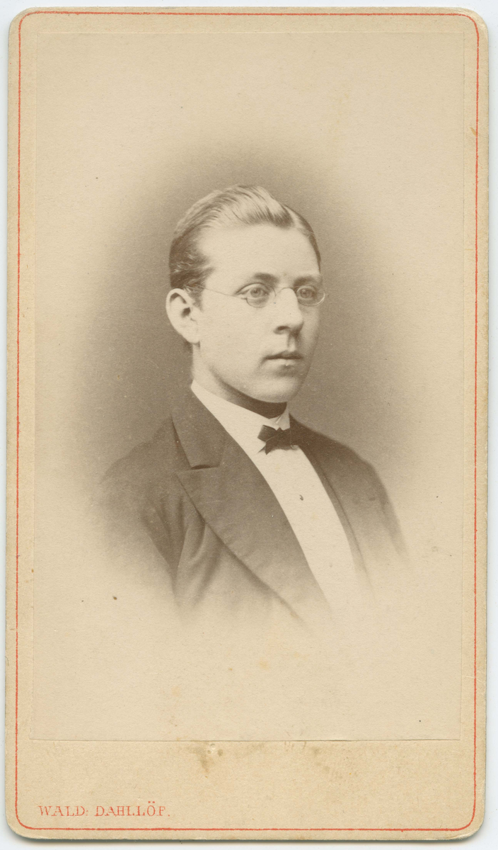 Porträtt på Karl Fredrik Julius Kruuse af Verchou. Född år 1856 och död år 1909.