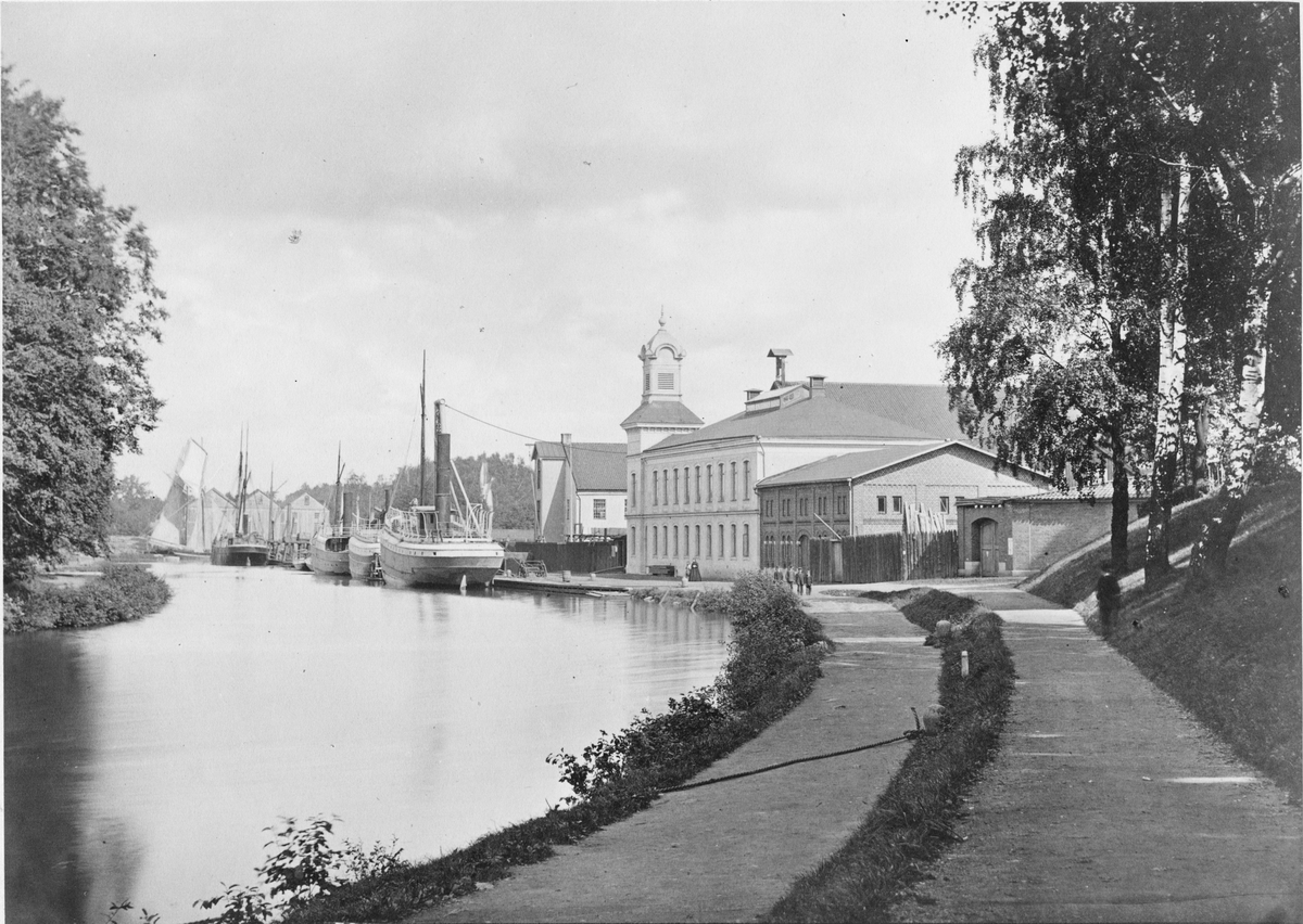 Motala Mekaniska Verkstad, Östergötland. Vid Göta Kanal.