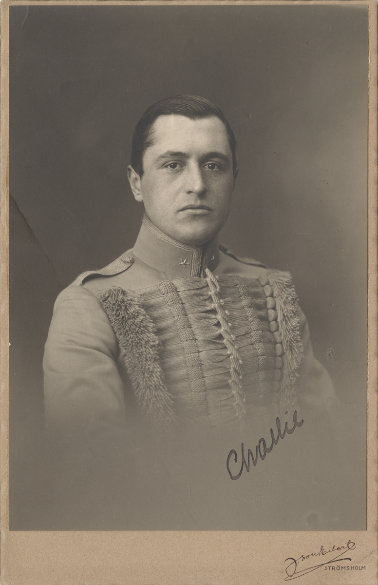 Porträtt av Carl (Charlie) Lagergren, underlöjtnant vid Livgardet till häst K 1.