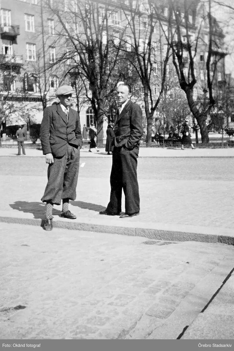 Män på Järntorget i Örebro, 1930-tal - Örebro Stadsarkiv / DigitaltMuseum