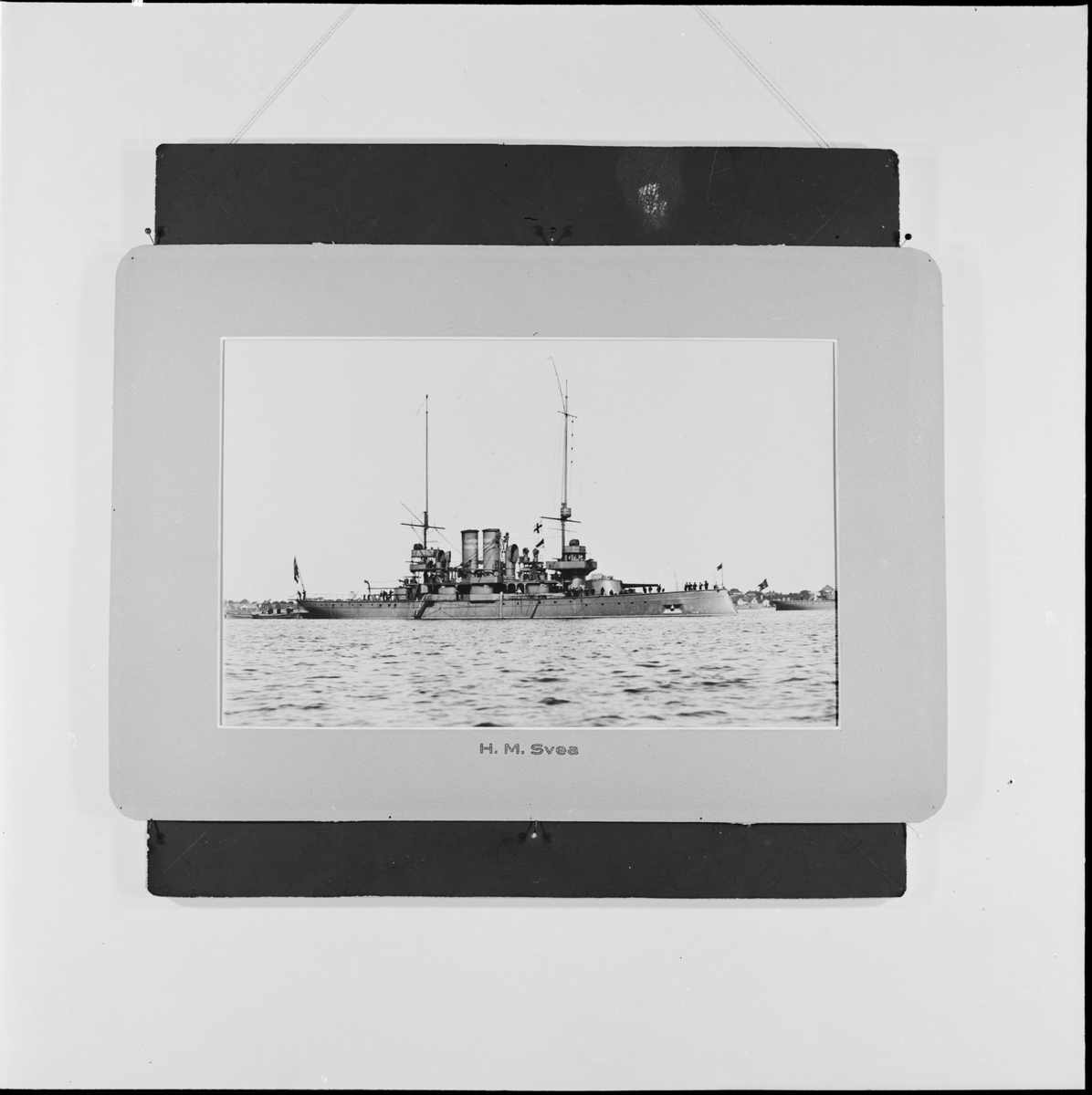 Reproduktion av en bild som visar pansarbåten Svea före ombyggnaden.