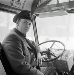Bussjåfør Kåre Krogvold "-har vogna klar for siste avgang fr