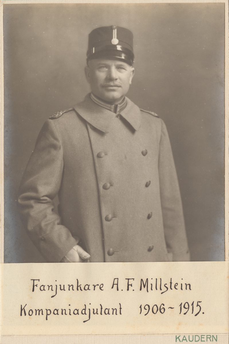 Porträtt av Adolf Fredrik Millstein, fanjunkare vid Göta livgarde.