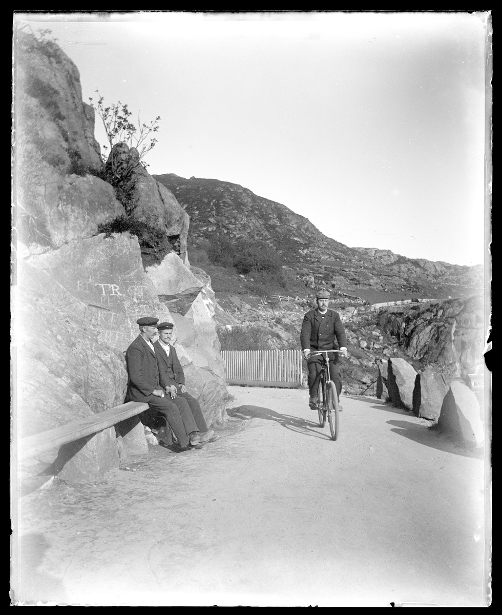 Varbergveien i Egersund, Geirulf Albrethsen på sykkel