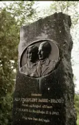 Frogn kirkegård, gravstøtte Darre-Brandt godseier Froen hove