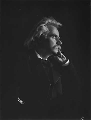 Prot: Edvard Grieg - haand under Kind  profile