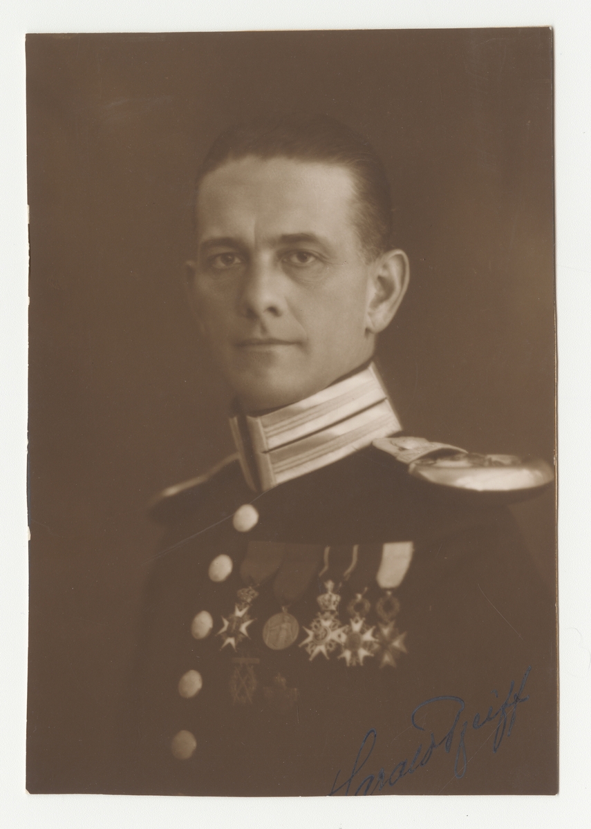 Porträtt av Harald Pfeiff, kapten vid Göta livgarde.