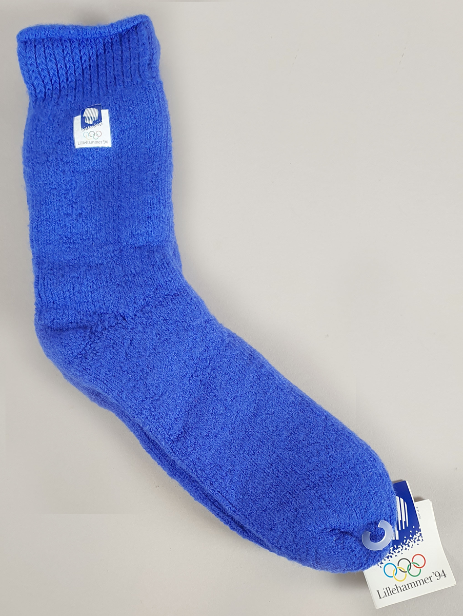 Blå sokker av ullfrotté. Tekstilmerke med logo for Lillehammer '94 .