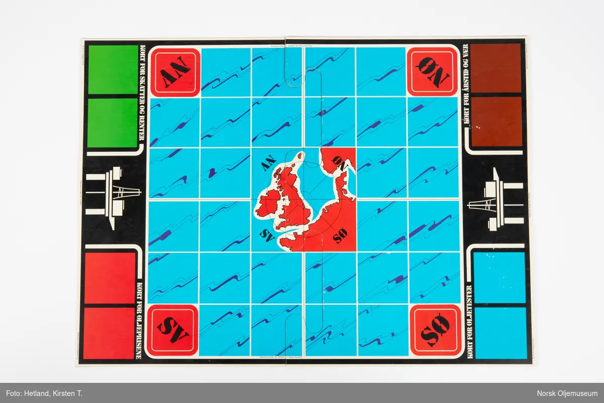 Brettspill oppbevart i original eske med lokk. Spillet handler om oljevirksomhet i Nordsjøen og spillets regler kan leses på innsiden av lokket. Esken har innbygde rom til oppbevaring av kort og spillebrikker, og et felt hvor banken kan holde oversikt på lån. Det er også en tabell som viser hva spillerne kan tjene på sine investeringer. 

Spillet består av et spillebrett i to deler, fire bunker med fargede kort, seks bunker med sedler, tretten boretårn i tre forskjellige varianter, og eierskap- og lånsmarkører i seks forskjellige farger.